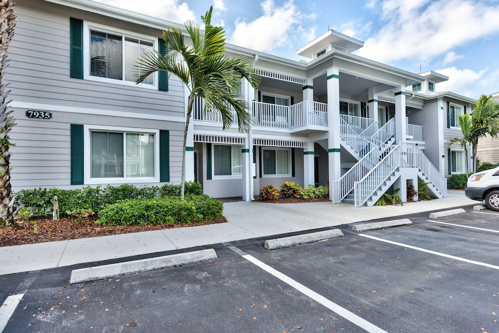 Messina Vacation Rental at Lely Resort. Spacious 3 BR 2 Bath Condo with Lake Views and Handicap Accessibility. Enjoy Community Pool Hot Tub and Proximity to Naples Beaches and Dining - photo 29