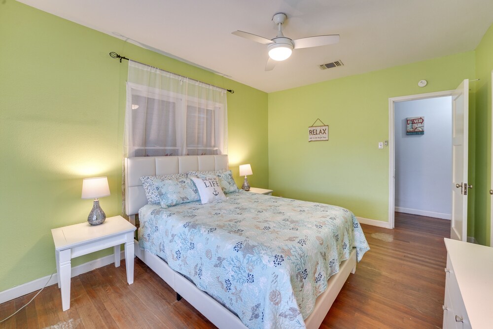 Vintage Corpus Christi Home 2 Blocks From Beach - photo 4