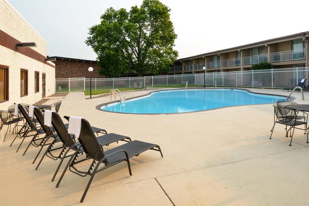Americas Best Value Inn Campus View - photo 23