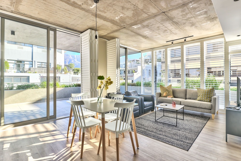 Luxury 2 Bedroom With Balcony