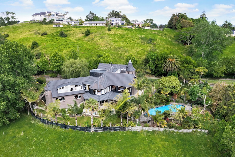 Countryside Zen Estate Views And Pool — Unknown City