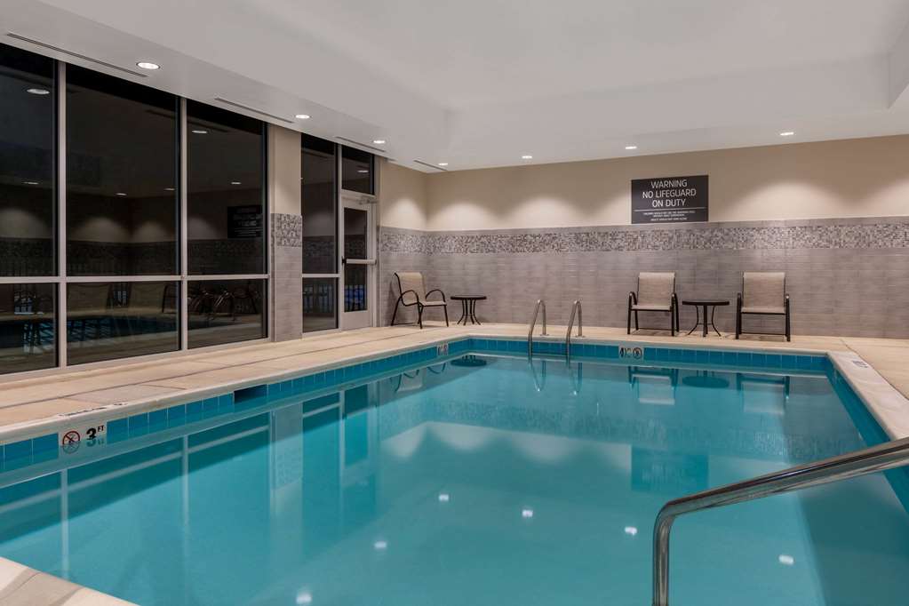 La Quinta Inn & Suites by Wyndham Greensboro Arpt High Point - photo 7