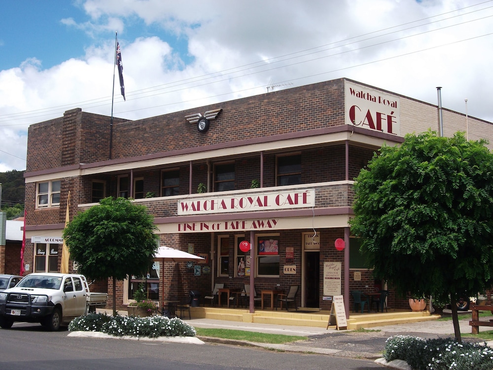 Walcha Royal Cafe & Accommodation - carbon neutral hotel in Walcha
