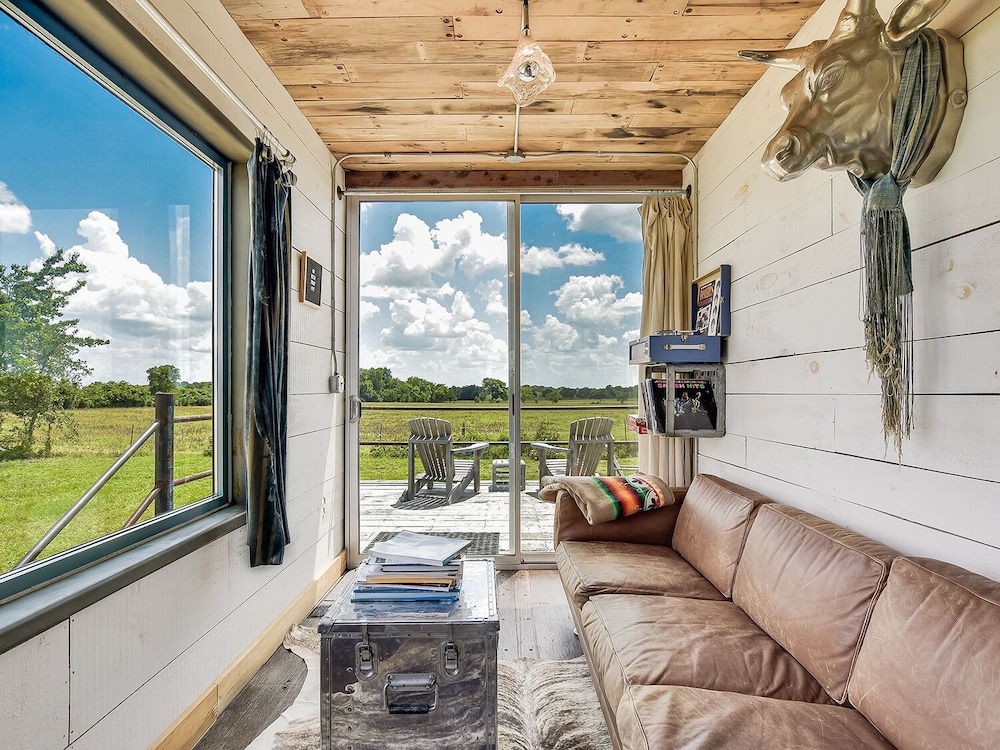 Flophouze Shipping Container Hotel - carbon neutral hotel in Brenham