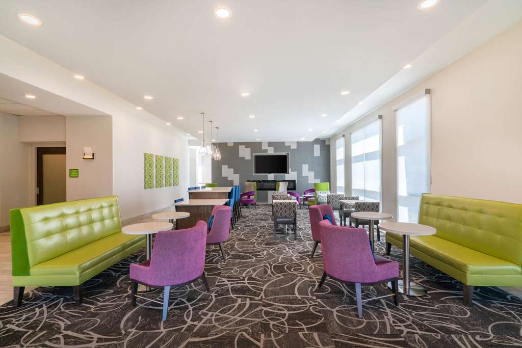 La Quinta Inn & Suites by Wyndham Mobile - photo 52