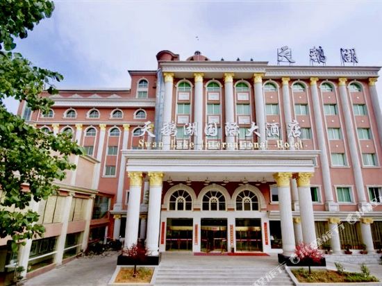 Swan Lake International Hotel in Linli, People's Republic of China