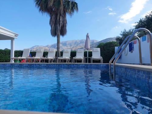 Villa Uranos Less than 5 Min Walk to Kalivaki Beach — 4-Star Luxury Hotel in Georgioupolis, Greece