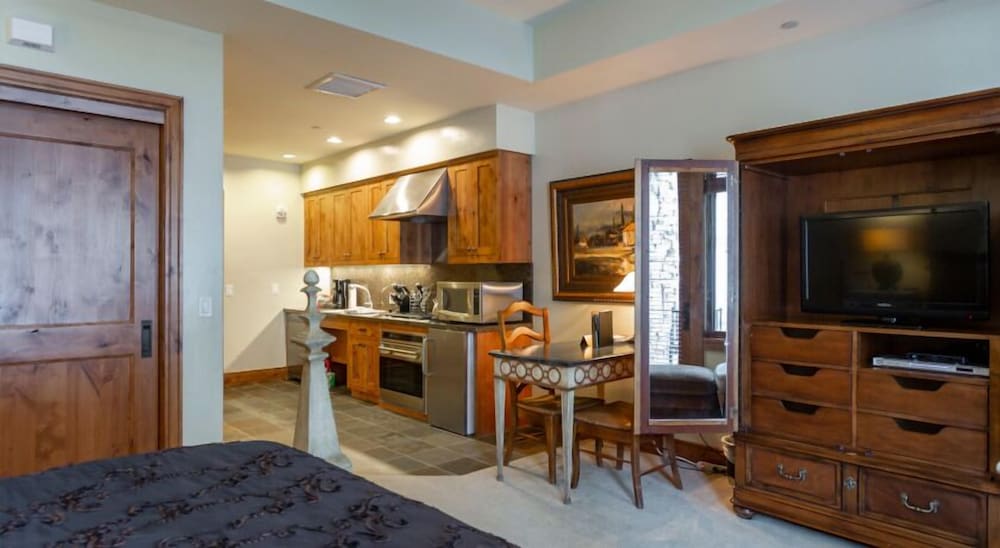 Shooting Star Lodge At Deer Valley Resort Studio #102 Hotel Room - last minute hotel in Bridgeport