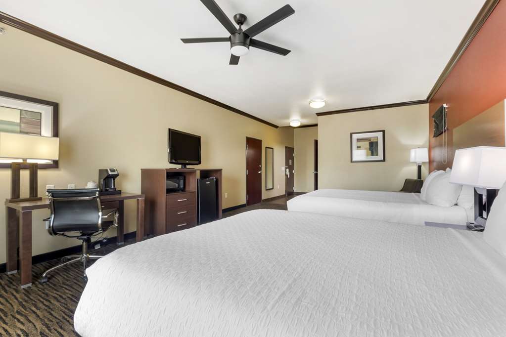 Best Western Plus Classic Inn & Suites - photo 17