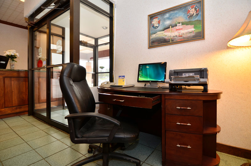 Clarion Inn & Conference Center - photo 8