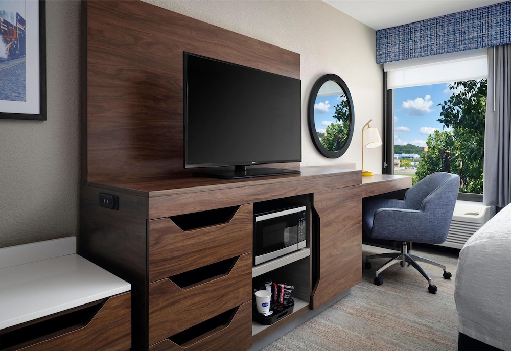 Hampton Inn Meridian - photo 18