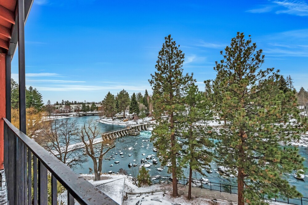 Bend Riverside Inn & Suites - photo 292