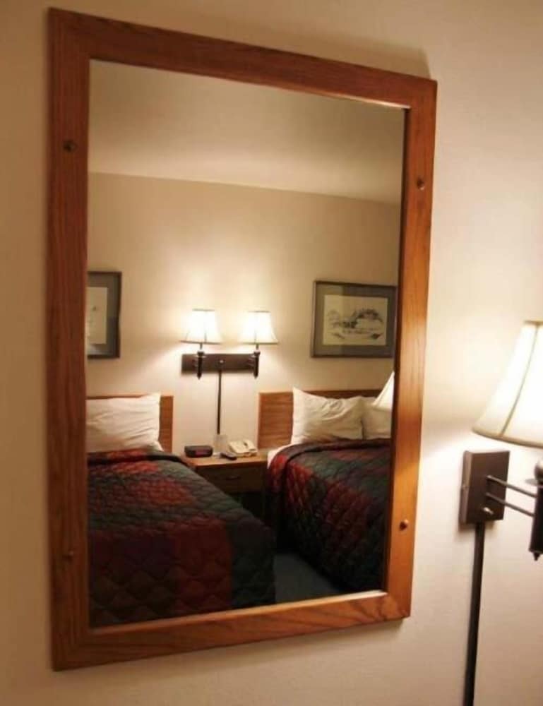 Colstrip Inn & Suites - photo 3