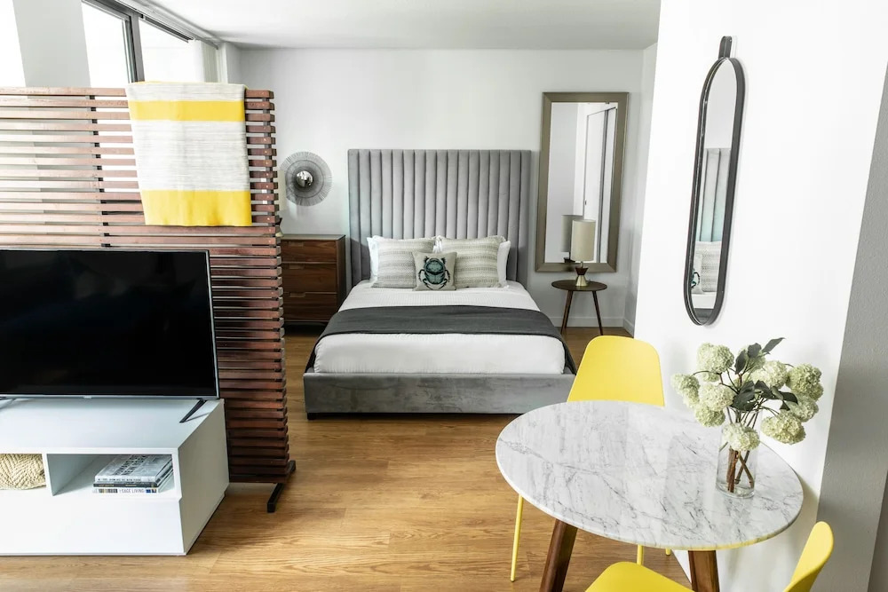 Domicile Suites at Harbor Steps - photo 5