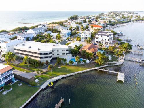 Bayview Condo B — 4-Star Luxury Hotel in Bradenton Beach, United States