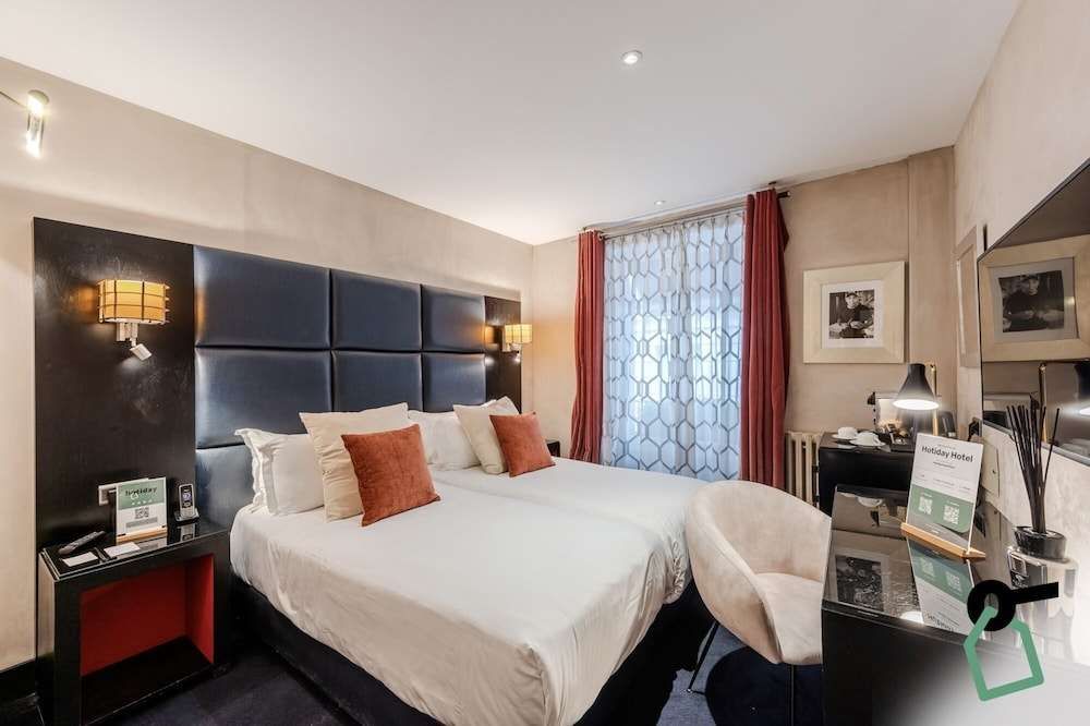 Hotiday Room Collection Paris Arc de Triomphe — 4-Star Luxury Hotel in Paris, France