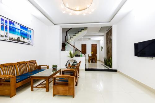 Simple House Near My Khe Beach and Night Street — 4-Star Luxury Hotel in Da Nang, Vietnam