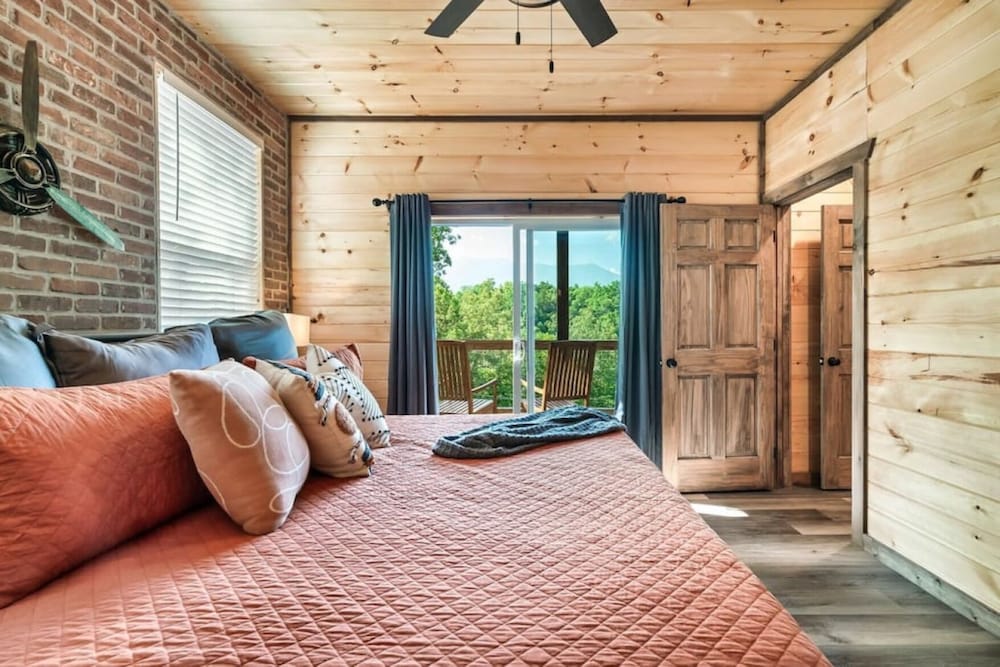 Tranquil Mountain Getaway By Ghosal Luxury Lodging - photo 10