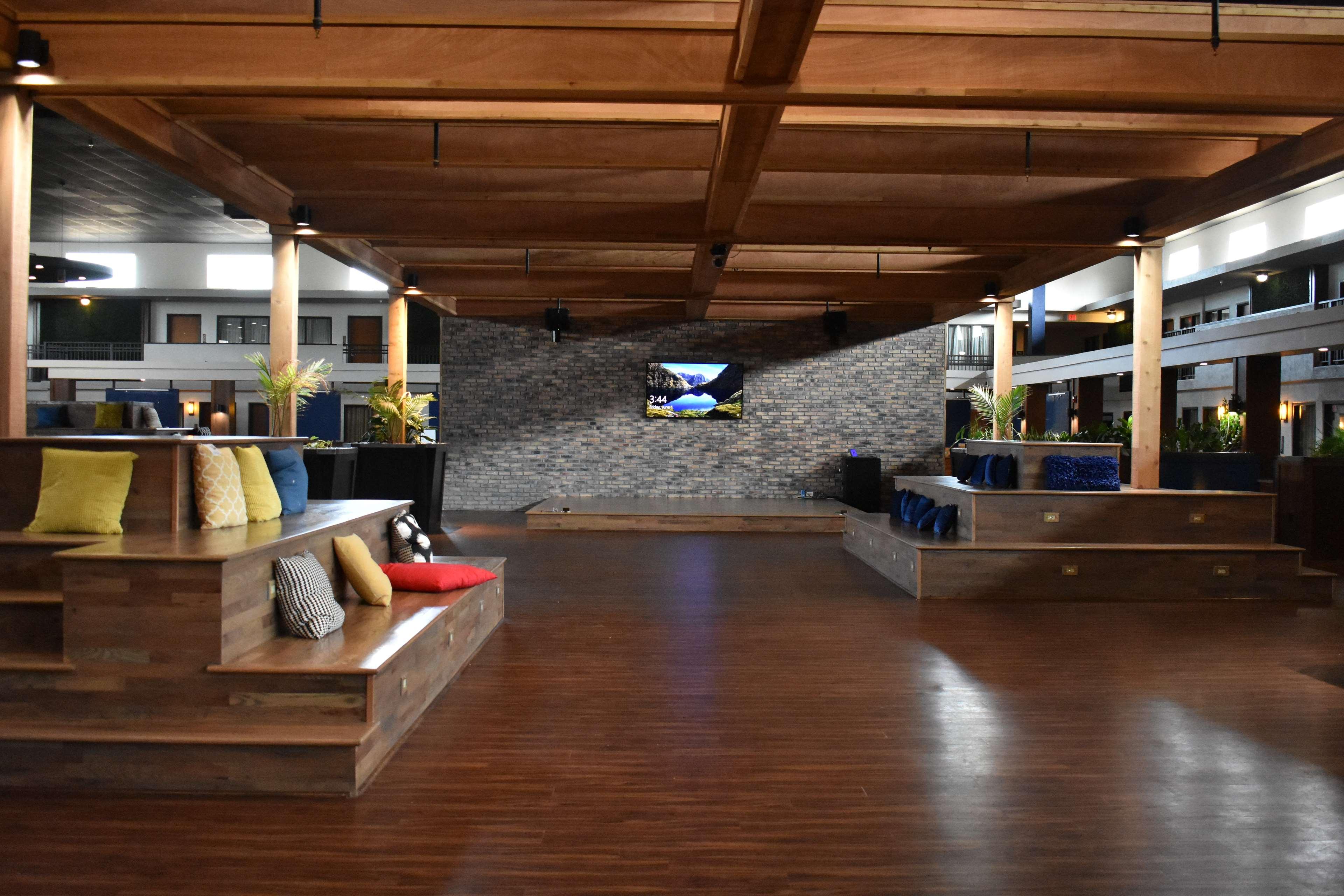 Ramada Plaza by Wyndham Omaha - photo 10