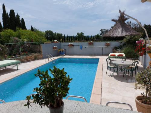 villa la Prairie — 4-Star Luxury Hotel in Boulbon, France