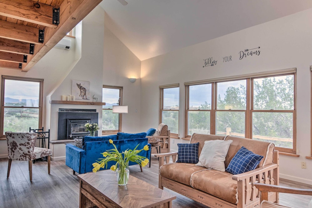 Dreamy Santa Fe Hideaway w Mountain Views in Santa Fe, United States