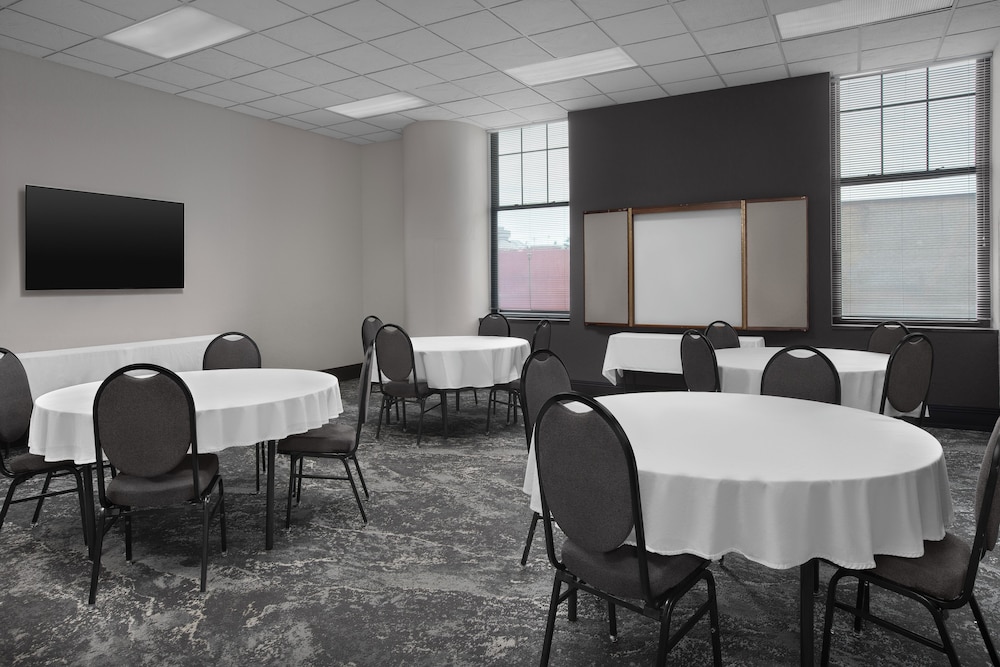 The Suites Hotel at Waterfront Plaza - photo 36