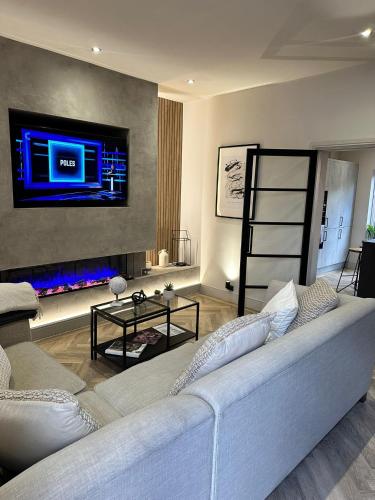 Stunning Town Center Cottage with hot tub — 4-Star Luxury Hotel in Morpeth, United Kingdom