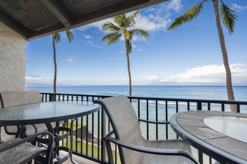 Papakea A403 condo — 4-Star Luxury Hotel in Lahaina, United States