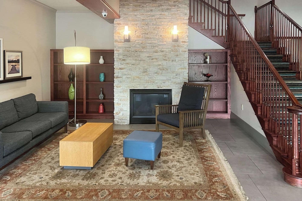 Comfort Inn & Suites St. Paul Northeast - photo 3