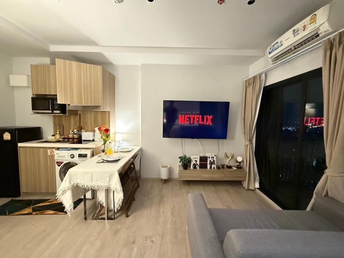 1 bedroom condo next to BTS Talat Phlu 0 meters near Iconsiam monthly room available