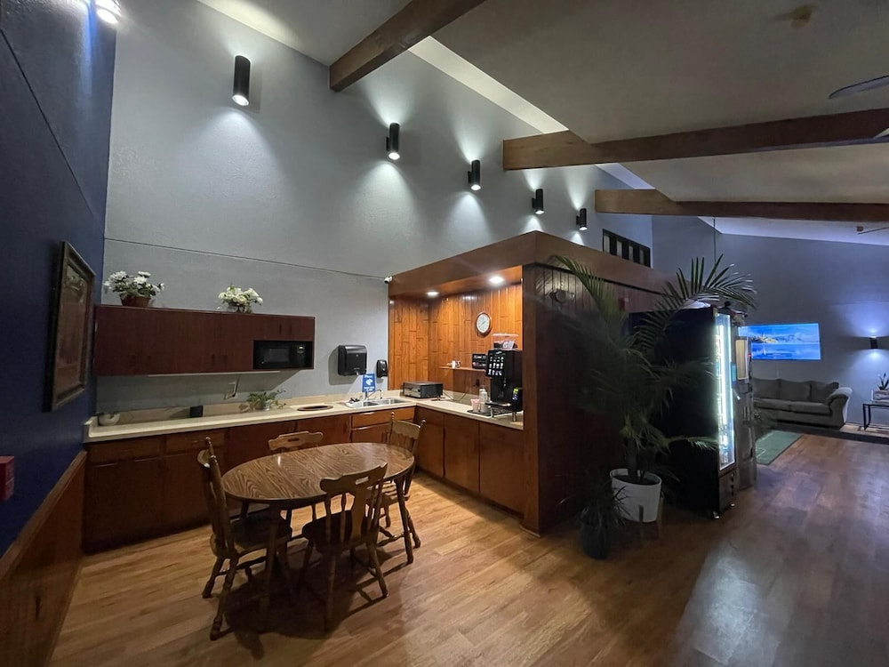 Belgium Inn & Suites - photo 19
