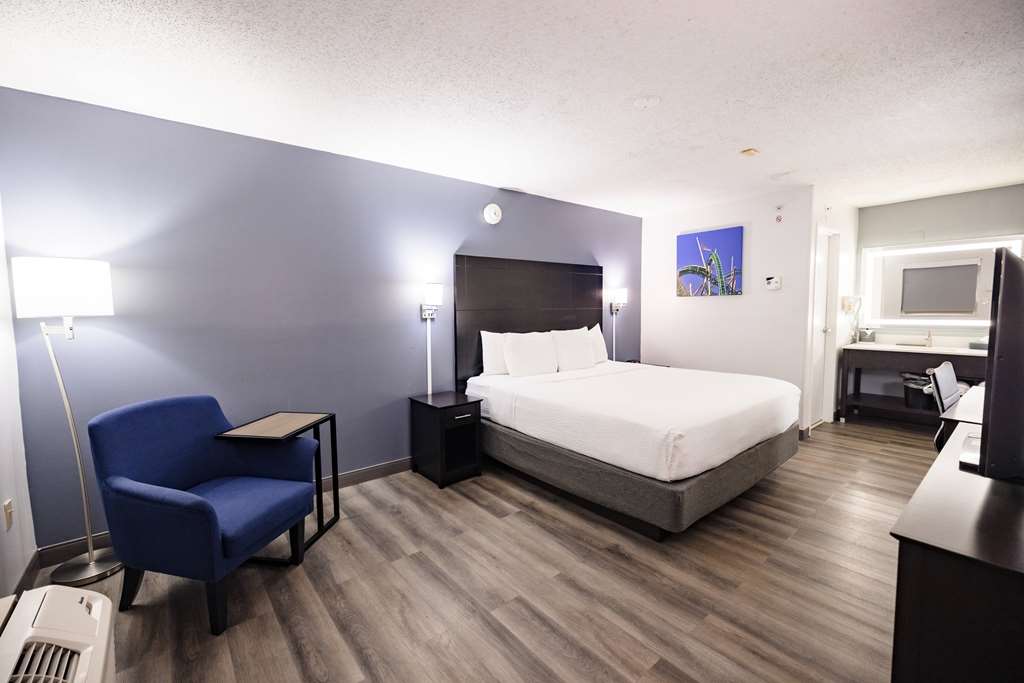 La Quinta Inn by Wyndham Tampa Near Busch Gardens - photo 27
