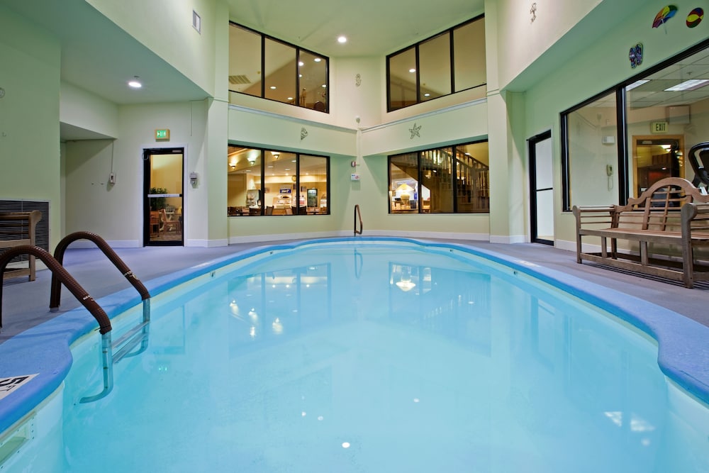 Holiday Inn Express Washington - photo 9