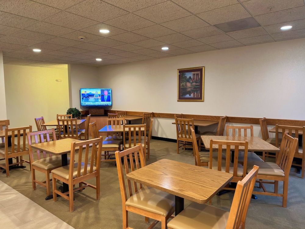 Peppermill Empress Inn - photo 53