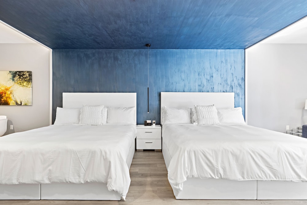 Global Luxury Suites at The Arches - photo 6