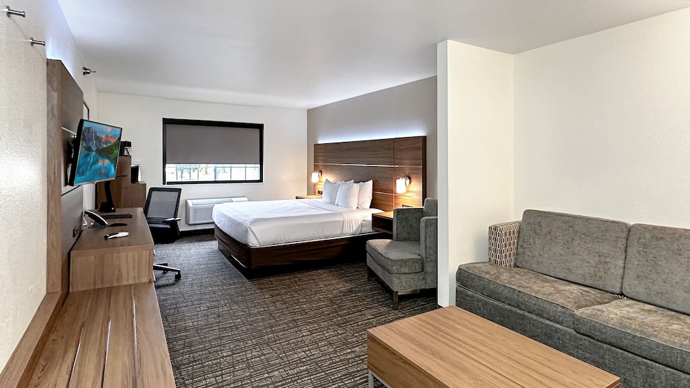 Estherville Hotel & Suites - photo 18