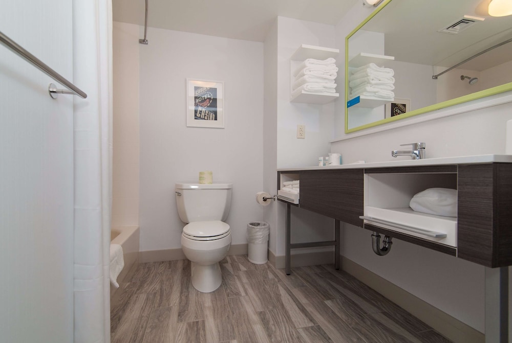 Hampton Inn Norwich - photo 41