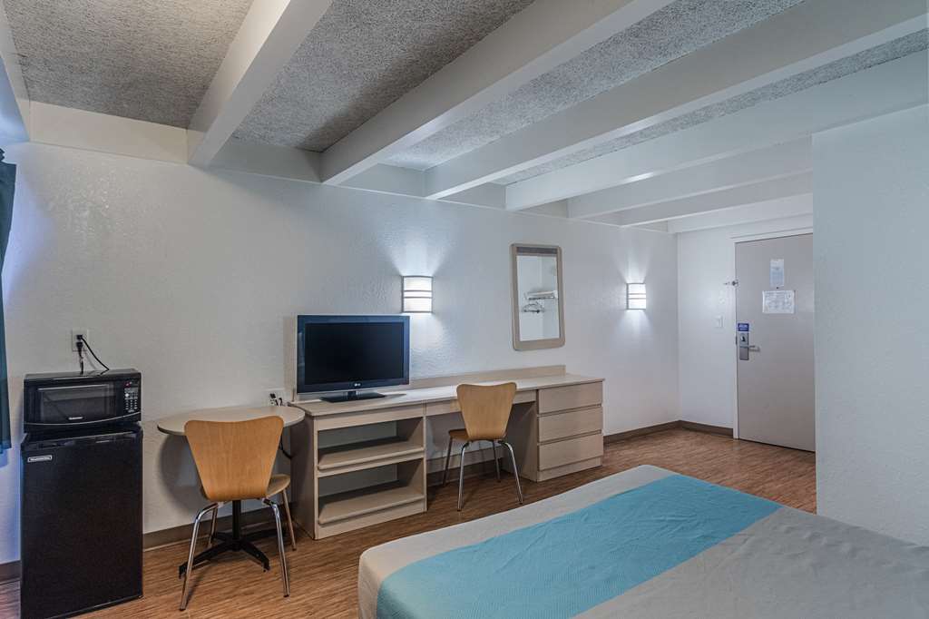 Motel 6 Kokomo In - photo 14