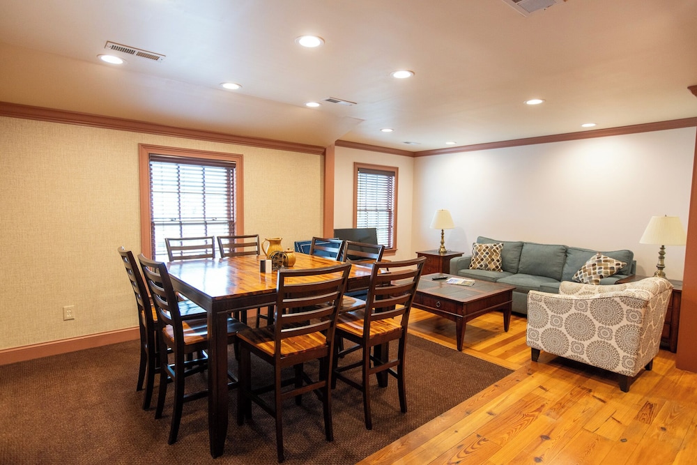 Howard's Creek Inn - photo 55