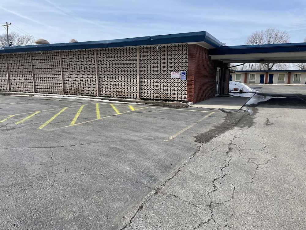 American Motor Inn - photo 35