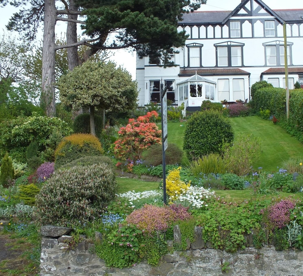 Glan Heulog Guest House — 4-Star Luxury Hotel in Conwy, United Kingdom