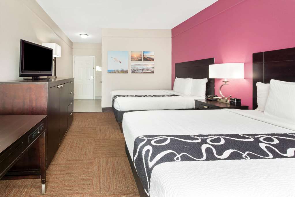 La Quinta Inn & Suites by Wyndham Winnie - photo 8