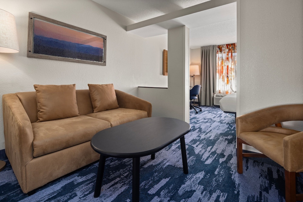 Fairfield Inn & Suites Columbus East - photo 20