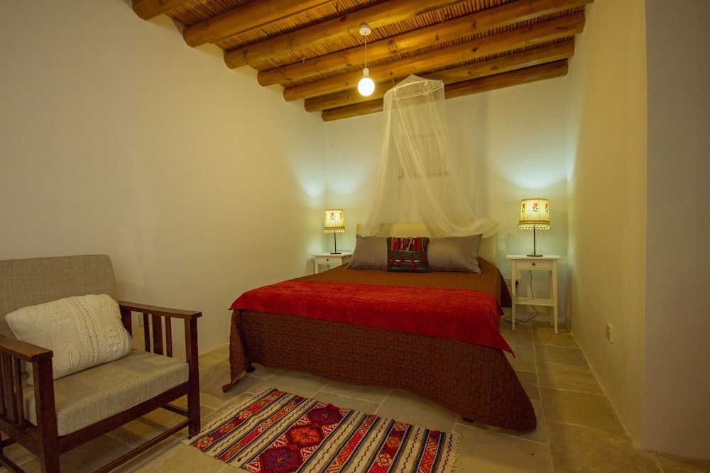 Thyone Studio Cottage
