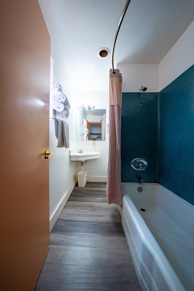 Budget Inn Madras - photo 32