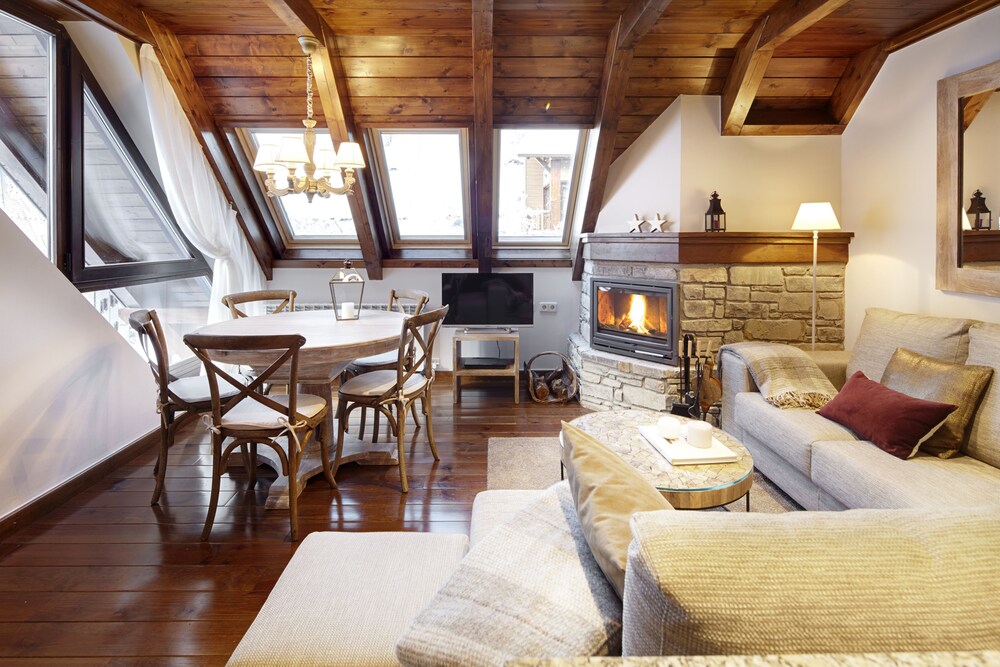 Val de Ruda Luxe 24 by FeelFree Rentals — 4-Star Luxury Hotel in Vielha, Spain