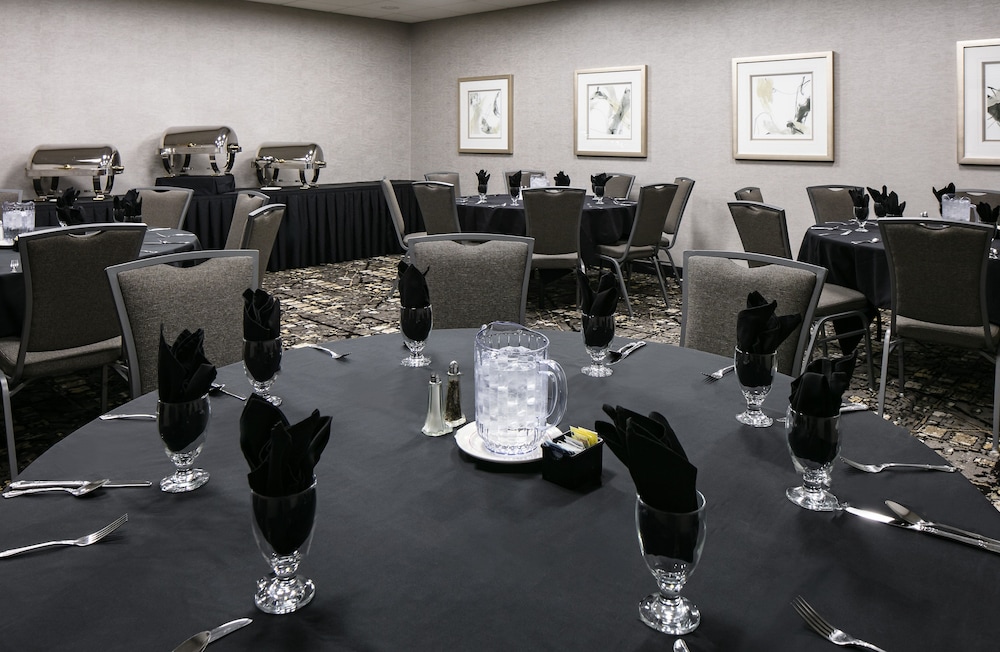 Holiday Inn Hotel & Suites Des Moines Northwest by IHG - photo 44
