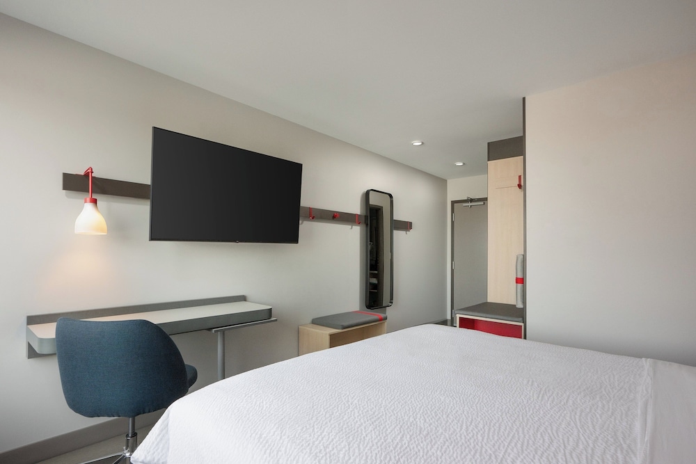 avid hotel Oak Creek by IHG - photo 11