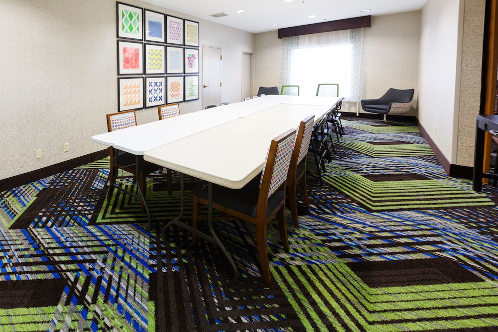 Holiday Inn Express & Suites Shelbyville by IHG - photo 20