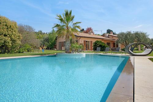 Villa Sellemond — 4-Star Luxury Hotel in Lazise, Italy
